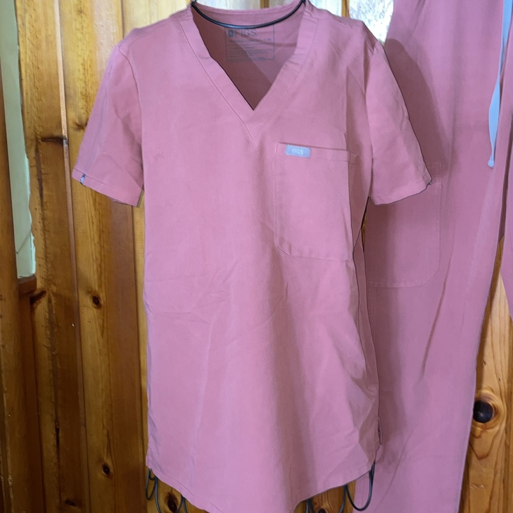 Mauve fig set FIGS Yola Scrub Pants 2 piece set catalina top XS/SM - Picture 4 of 15